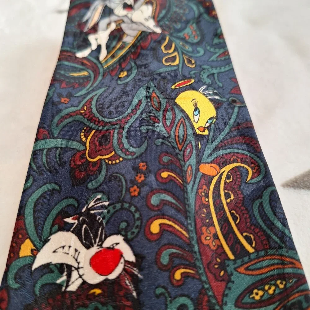 Vintage Mens Neck Tie Warner Bros. Looney Tunes Mania Bugs Bunny Friends Paisley